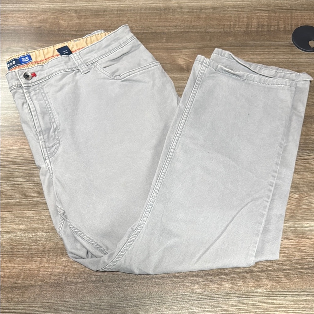 IZOD—Men's Gray Pants— W40xL30